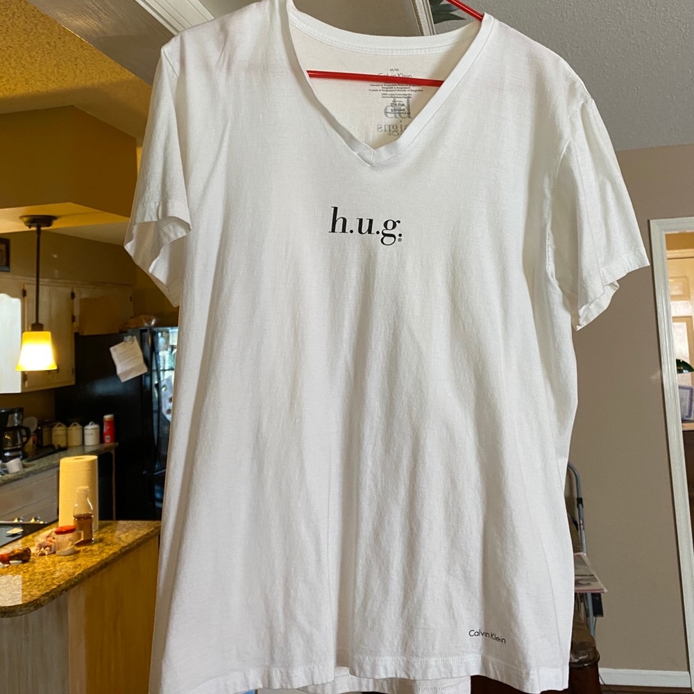 women’s v-neck tee